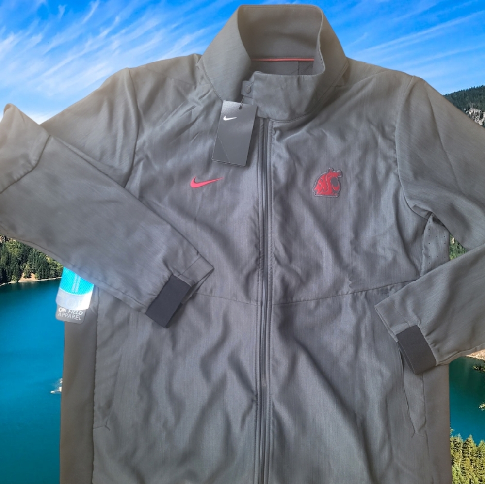 Washington State Cougars On The Field Caped Light Jacket Men's Size Large
